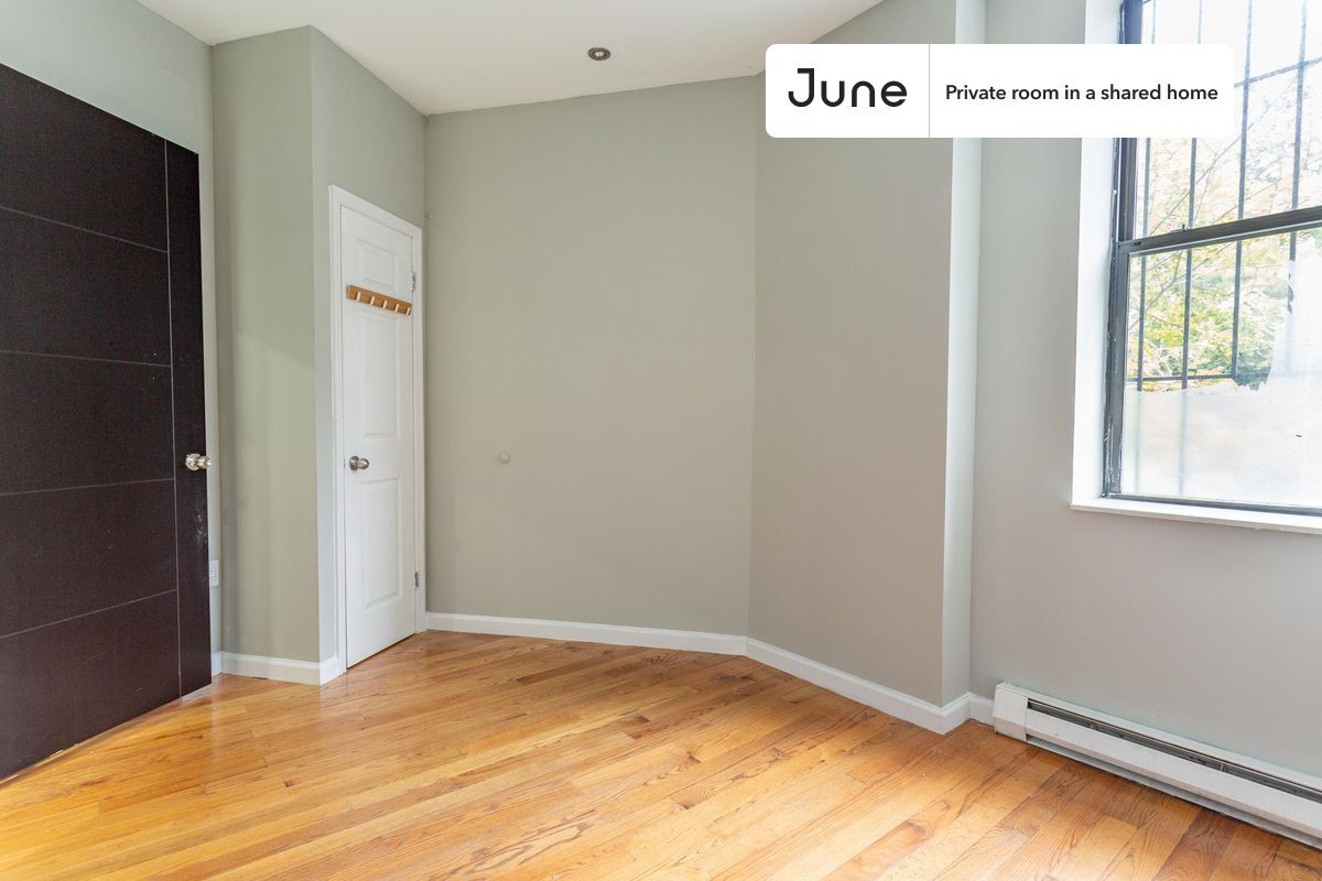 Building Photo - Room in Shared 4 bed/1.5 bath home