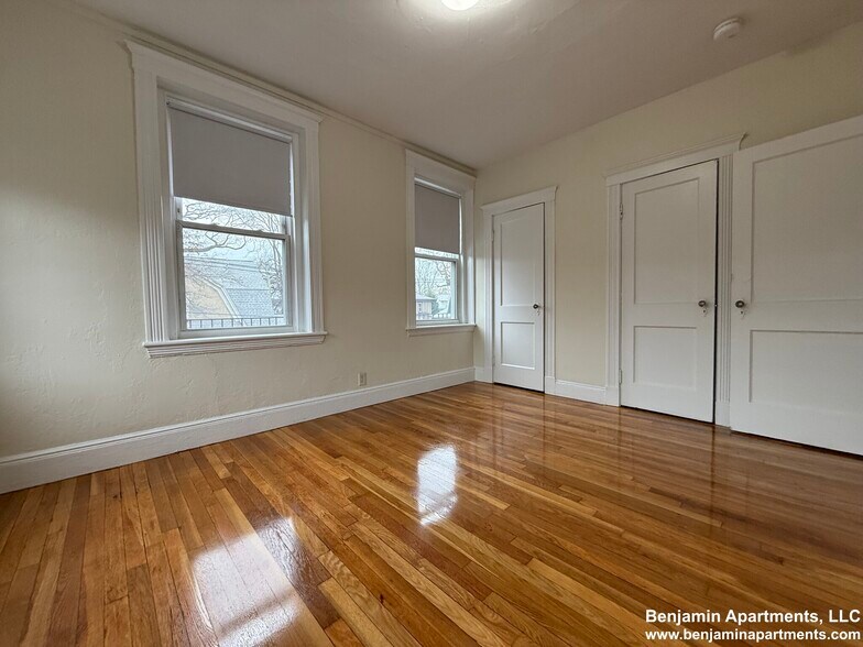 Building Photo - 11 Vinal St