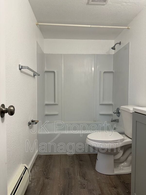 Building Photo - 1122 1st Ave SW