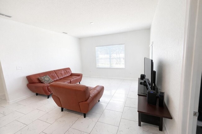 Building Photo - 1003 Mystery Cir