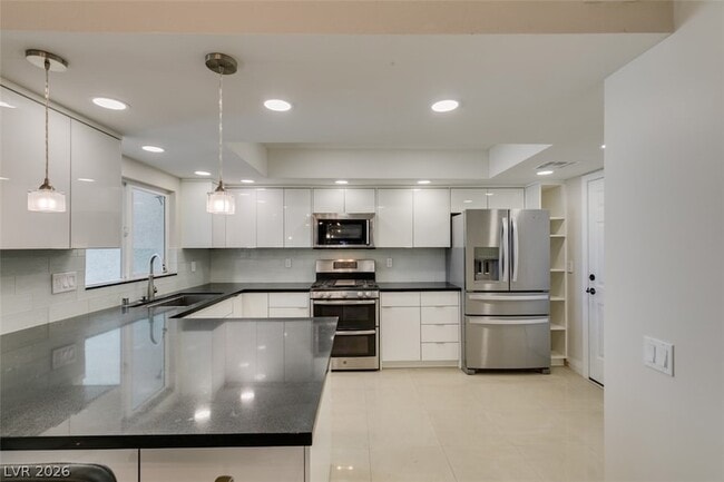 Building Photo - 5046 Schumann Dr