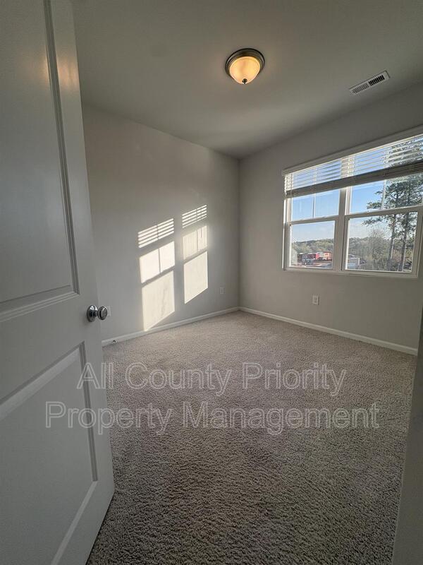 Building Photo - 67 Blakely St