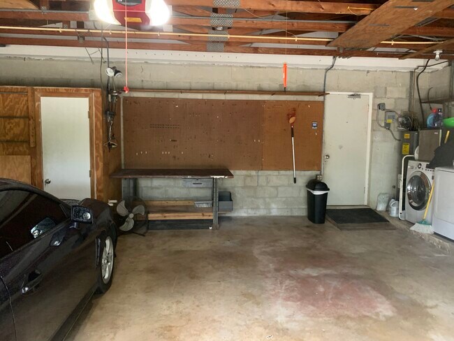 Building Photo - 10790 SW 88th Ave