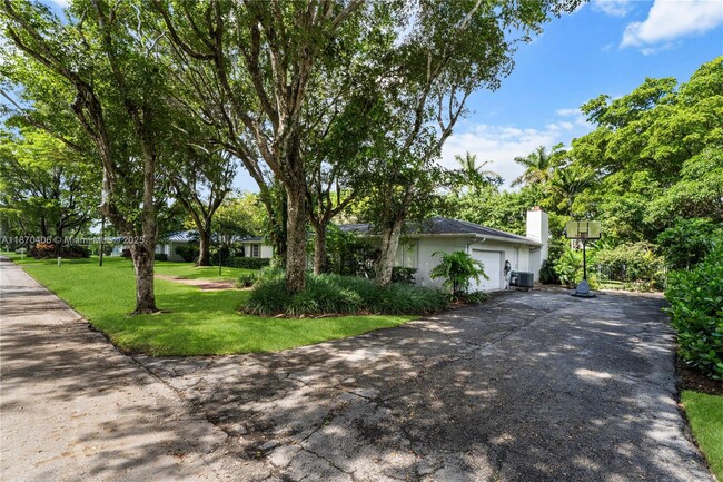 Building Photo - 12120 SW 71st Ct