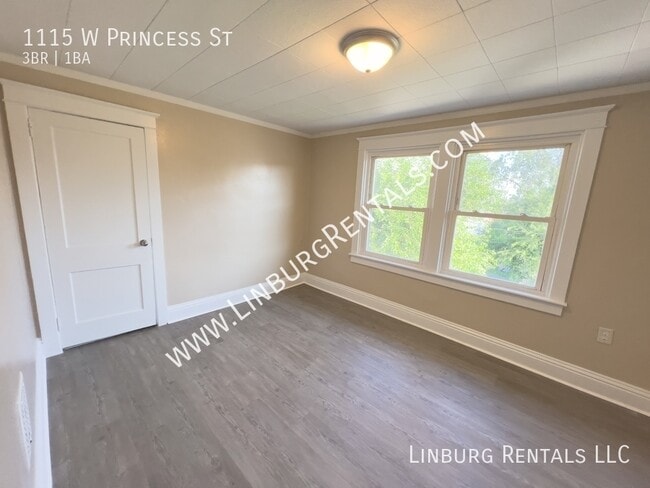 Building Photo - 1115 W Princess St