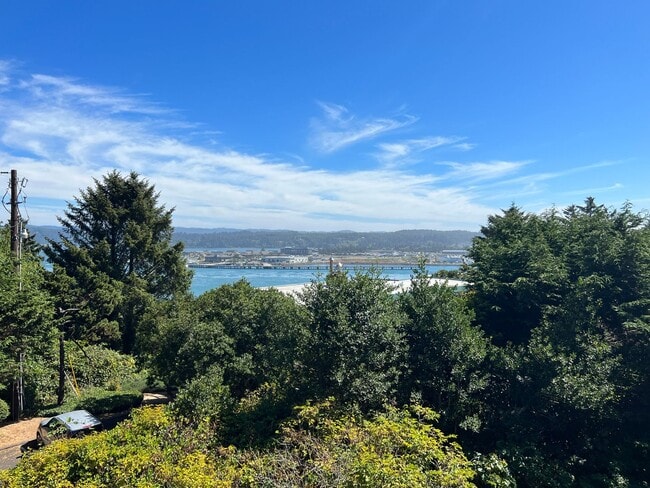Building Photo - 3 Bedroom House in Newport!