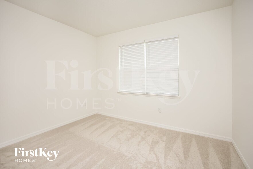 Building Photo - 360 Corbel Ln