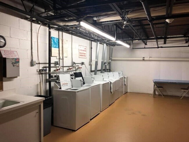 Building Photo - 2 Victory Rd