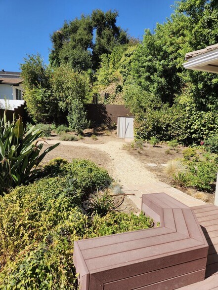 Building Photo - 5515 Lake Lindero Dr