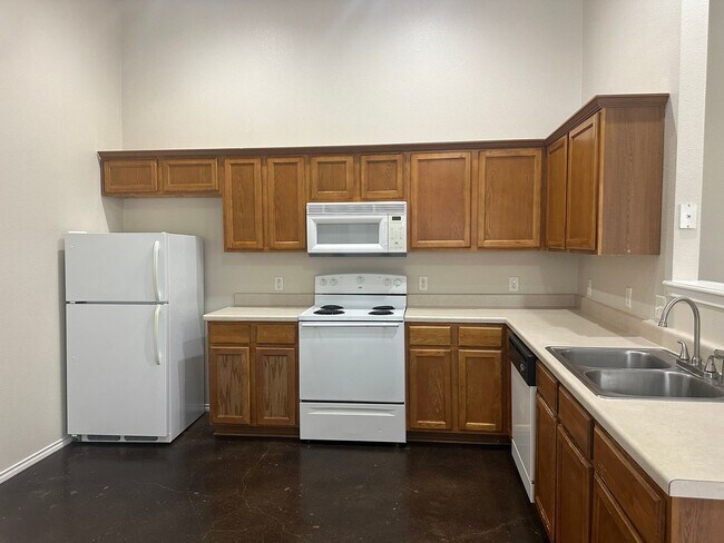 Building Photo - Townhome for rent