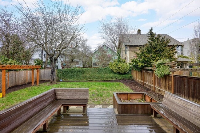 Building Photo - URBAN UPDATED 4 Bedroom/3 Bath CRAFTSMAN S...