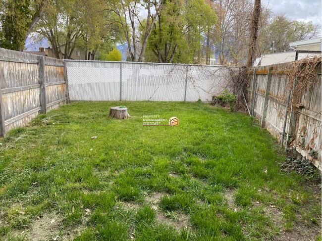 Building Photo - 824-826 E White Maple Way (3700 S)