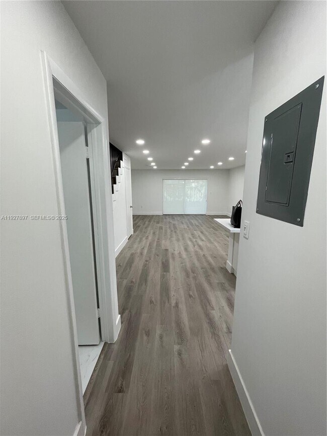 Building Photo - 8427 SW 137th Ave