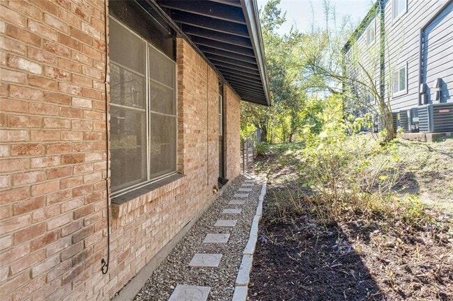 Building Photo - 515 Pecan Grove Rd