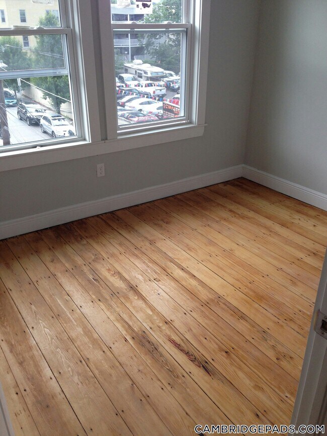 Building Photo - 376 Prospect St