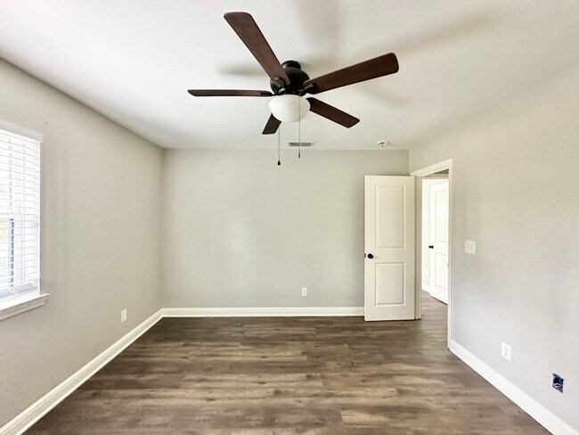 Building Photo - Pecan St. (LEASE UP ONLY)