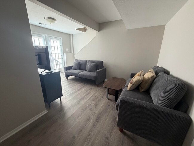 Building Photo - 203 Wheaton Ct