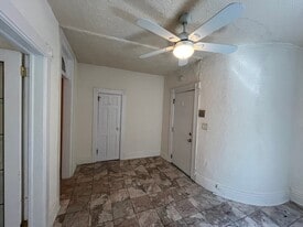 Building Photo - 613 State St