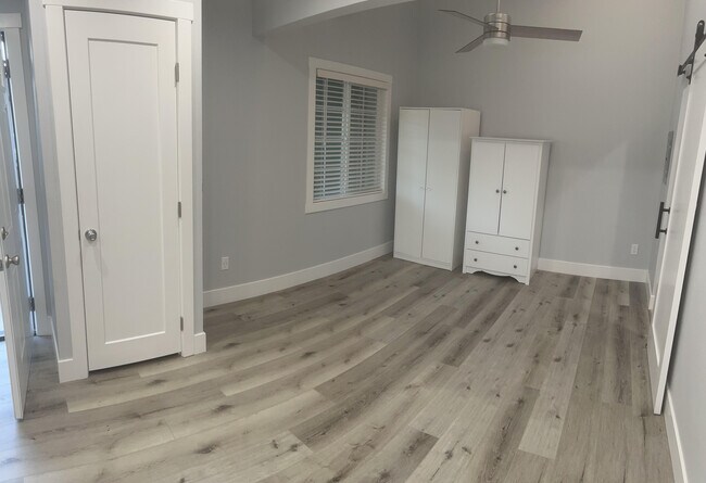 Open Space Bed Space - 917 Clemensen Ave