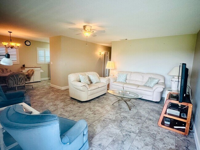 Building Photo - 2/2 Furnished 55+ Condo