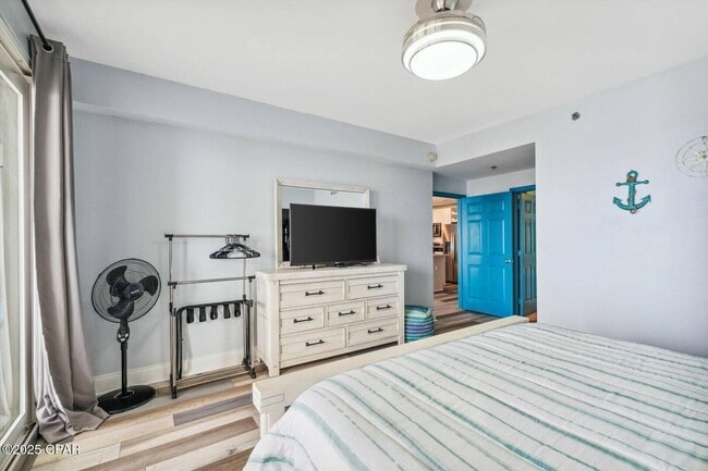 Building Photo - 9860 S Thomas Dr