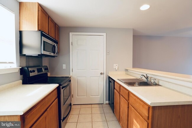 Building Photo - 4393 Pembrook Village Dr