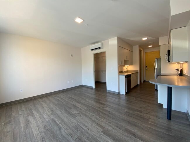 Building Photo - 409 Elm St
