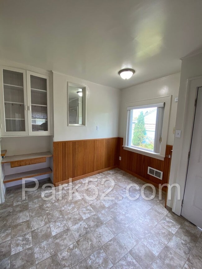 Building Photo - Beautiful 4 Bedroom in North Tacoma!