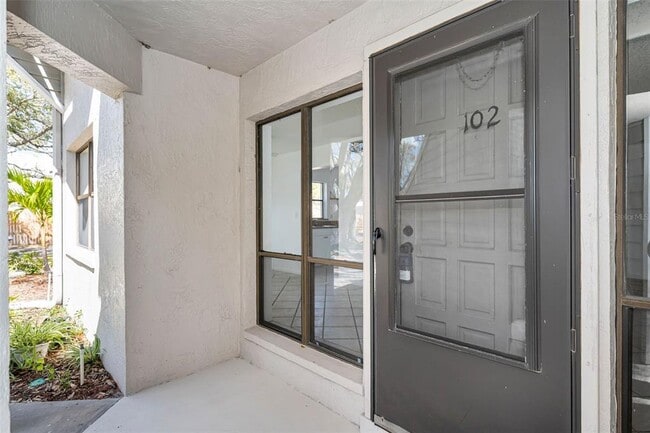 Building Photo - 10626 Longwood Dr