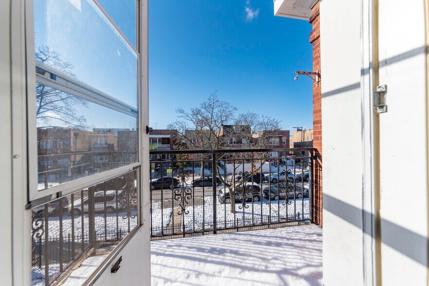 Building Photo - 4737 N St Louis Ave