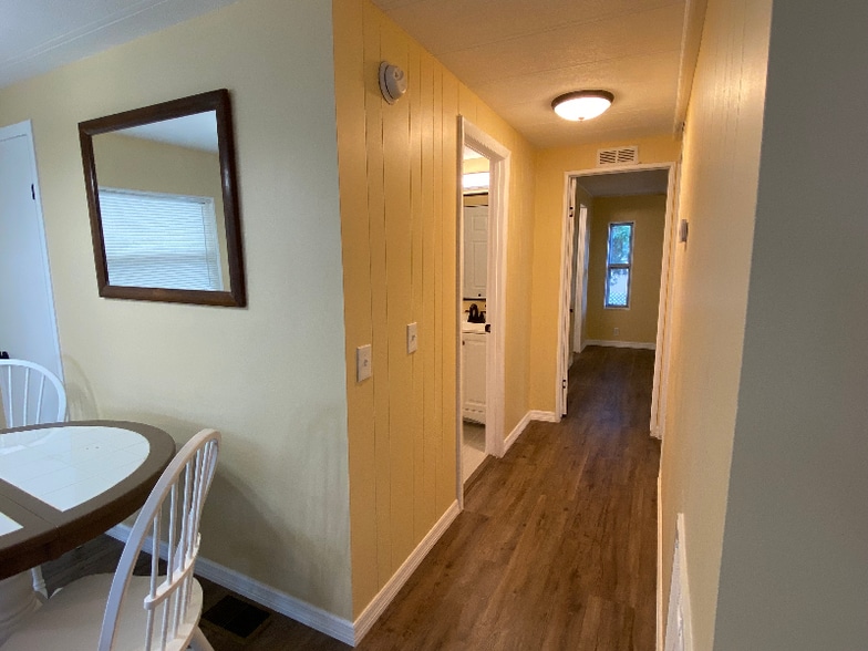 Building Photo - 144 Stuart Cir