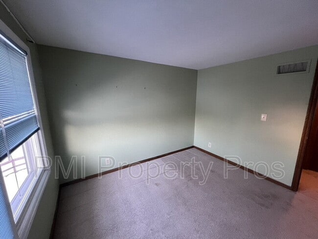 Building Photo - 3204 Chateau Ct