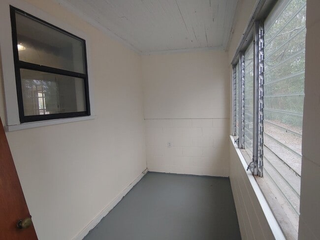 Building Photo - 3BR/1BA home with Bonus Room and large fenced back yard