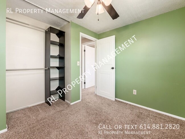 Building Photo - 3 Bedroom/2 Full Bathroom/2 Half bath Condo