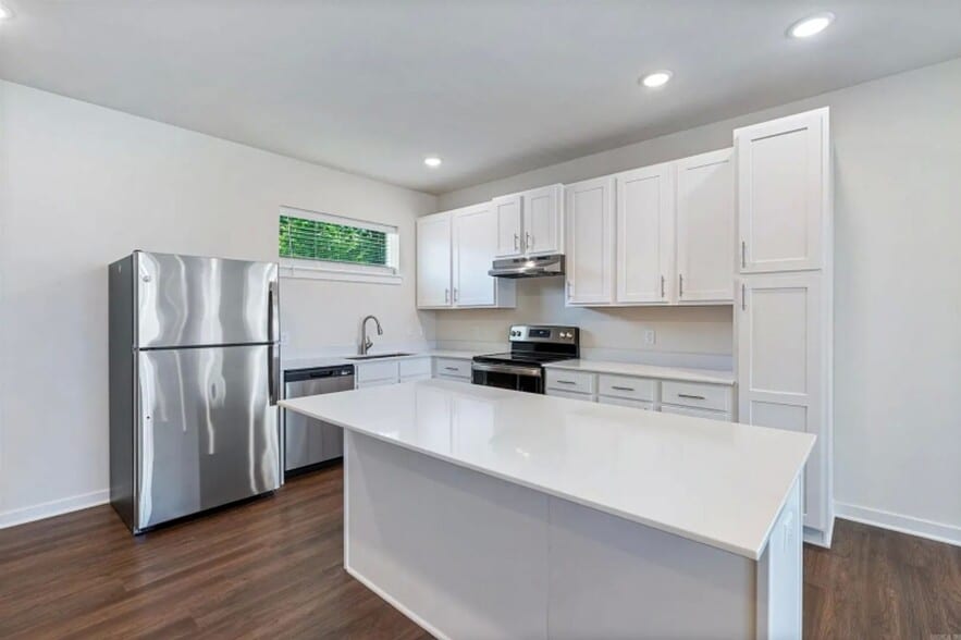 Building Photo - 619 Whitham Ave