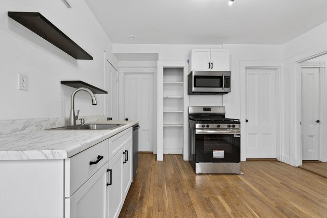 Building Photo - 166 Elliot St