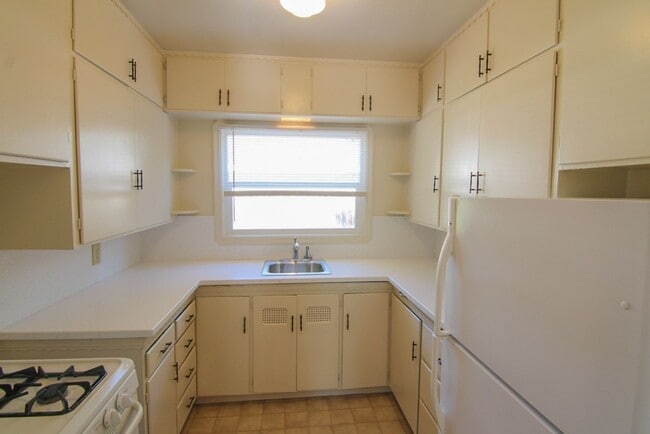 Building Photo - West4th344