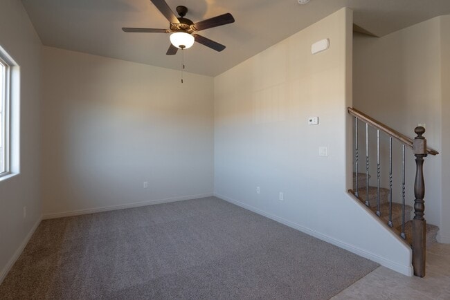 Building Photo - 3 Bedroom Townhome in Prime Washington Com...
