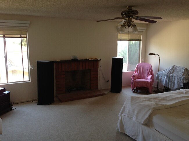 Large Master Bedroom - 2448 Parkway Dr