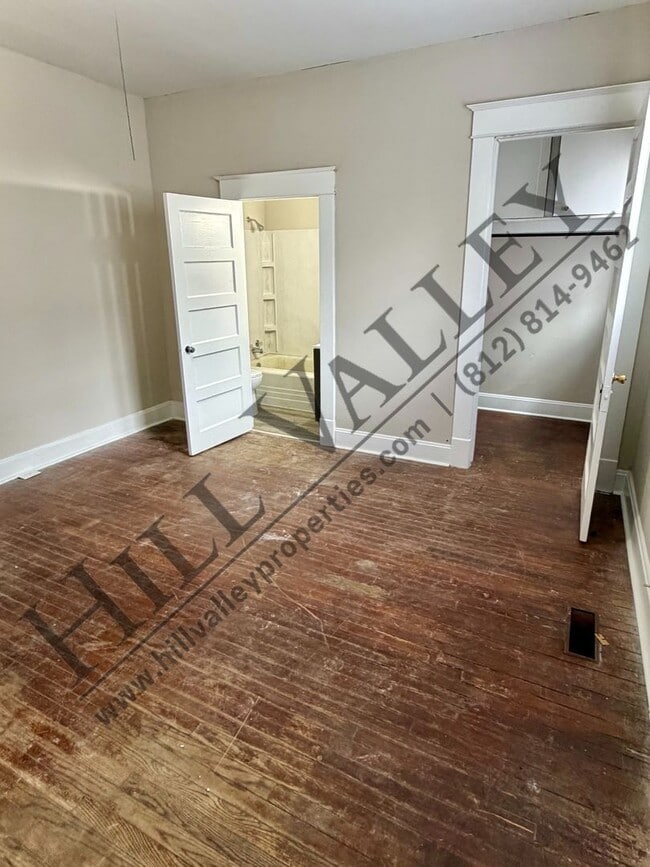 Building Photo - Two Bedroom House