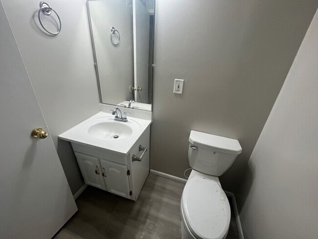 Building Photo - Remodeled 4 Bedroom Townhome!