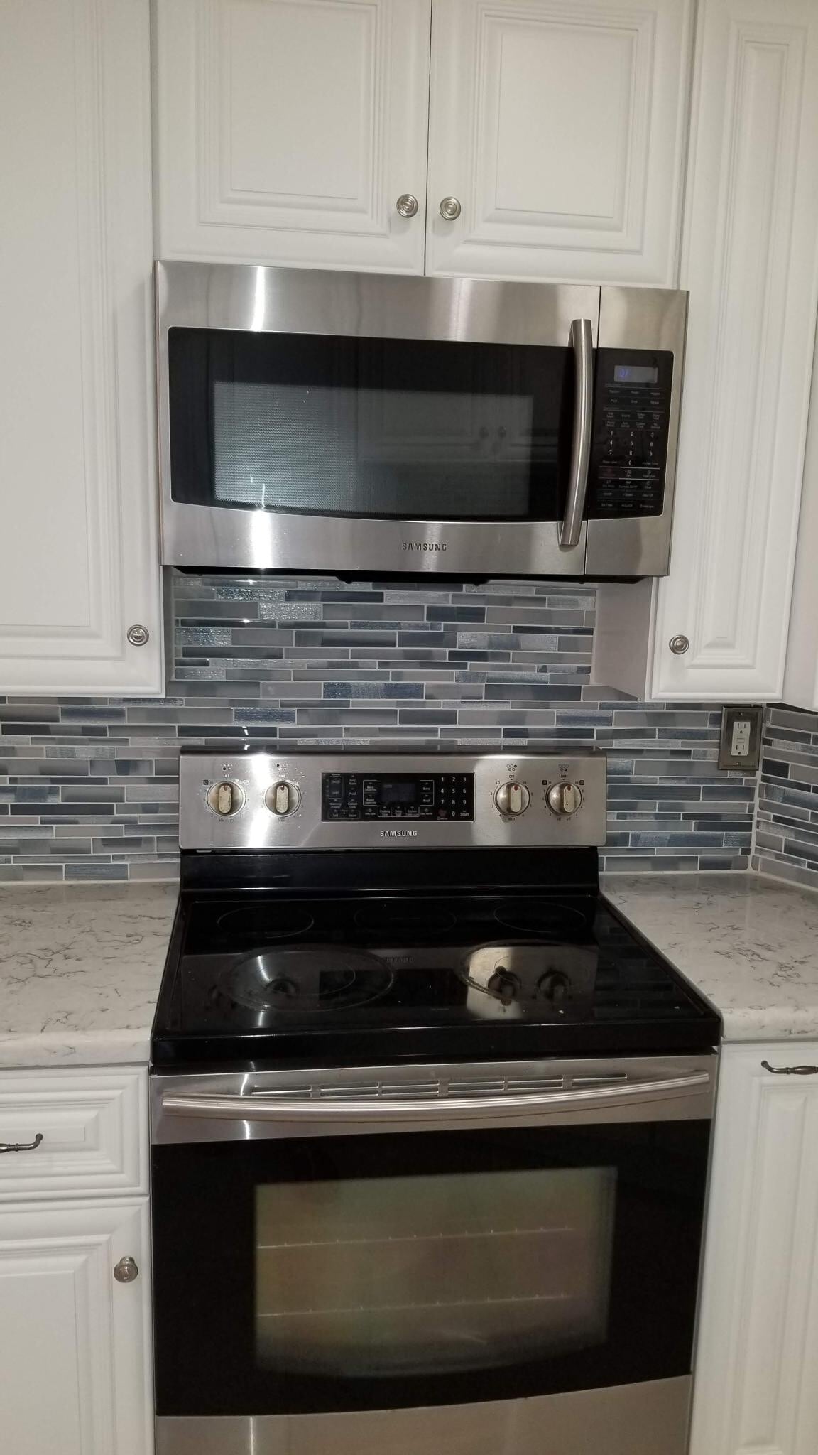 Stove - 2901 Peninsula Rd