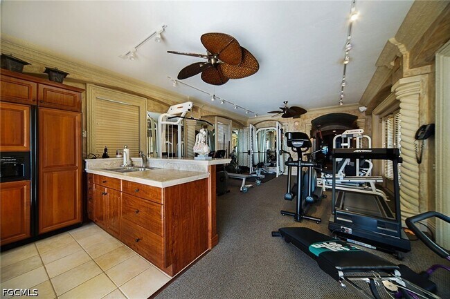 Building Photo - 232 Bayshore Dr