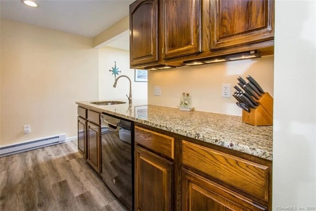 Building Photo - 31 Cinnamon Spring