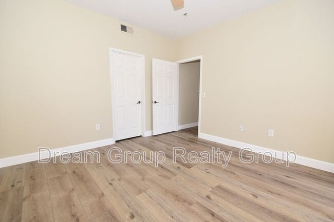 Building Photo - 8555 W Russell Rd