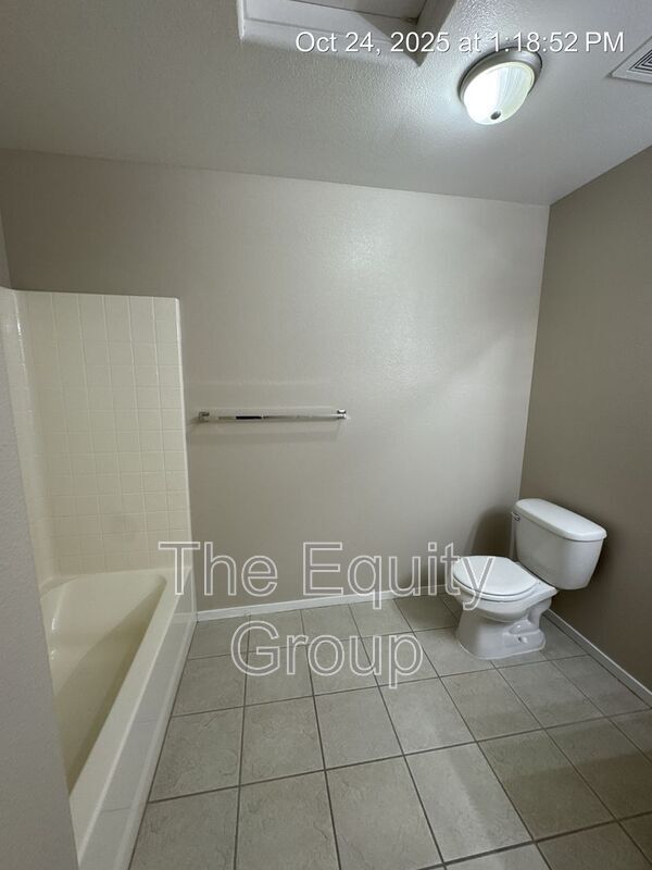 Building Photo - 2918 N Terrace St