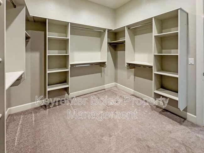 Building Photo - 6614 N Big Cedar Way