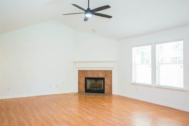 Building Photo - 91 Genesee Ridge Dr