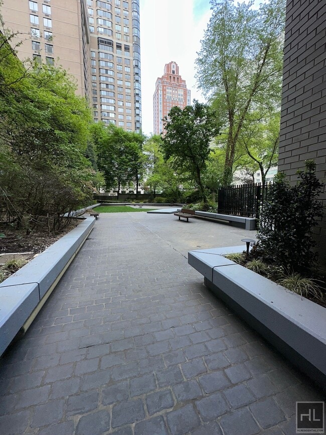 Building Photo - 220 EAST 65 STREET