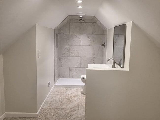 Building Photo - 28 E Jeffrey Pl